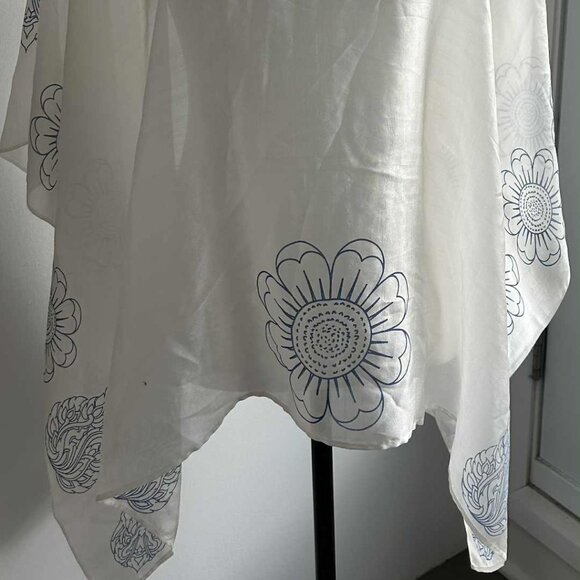 NWT Artisans Angkor Ivory & Indigo Floral Light Pure Silk Poncho — Free Size - Picture 4 of 12